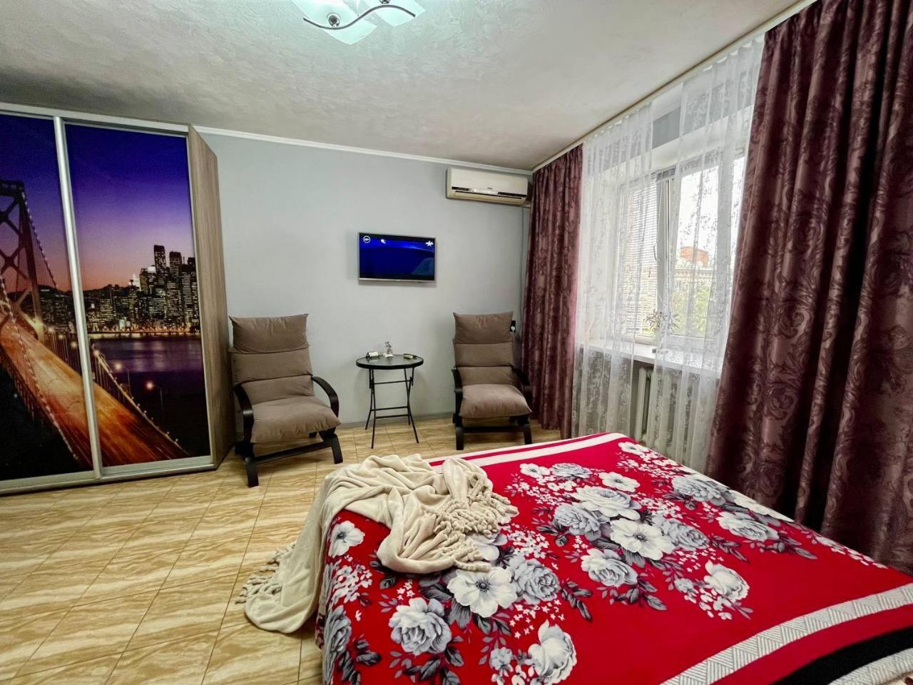 Smart Apartment На Соборной 23 Kremencsuk Kültér fotó